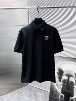 路易威登 Lv 2025Ss夏季新款 翻领短袖T恤 Polo衫，高端版本！专柜定制面料 透气舒适度高，细节无可挑剔，品牌元素设计理念，体现高品质。手感细腻柔软！