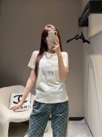 louis Vuitt*N 25Ss早春新款 字母印花链条圆领短袖T恤丨独家高版出品！进口全棉材质，透气舒适，质感十足 常规短袖T恤裁剪，凸显品牌格调 领口以金
