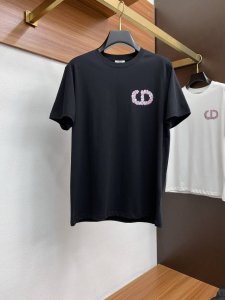 迪奥 2025新款原单男士休闲阔版短袖T恤 高端定制 高版本 时尚百搭爆款 宽松版 原版进口双股纯棉面料 螺纹袖口.领口衣摆 手感超柔软细腻 穿着亲肤舒适 高端