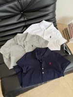 超好穿 经典款小马刺绣Polo T恤 经典5扣款 Yb的品质感 这一件真的是从明星到博主人手必备 超级好穿又舒服 夏季必备 合体的版型 妥妥的显瘦款 三色三码