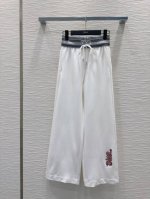 P290Christian Dio*2025Ss新款长裤 不挑剔身形要求 上身板板正正特别赞！搭配的风格也很通吃 精致高级定制 富有肌理感的面料质感超赞 复古优