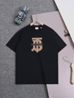 高品质 Burberry 巴宝莉Tb贴布字母刺绣新款T桖！ 25Ss春夏新品，B家标识醒目贴布，百灵达万针刺绣， 采用32支260克双纱纯棉原版面料，磨毛处理更