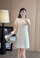 2025爆款今日出货 爆款推荐 miumiu同款连衣裙 定制款特种工艺设计 简单大气款式 不挑人 跑量款式 定制小香薄款面料 商场品质 主推款式 颜色:杏色 粉