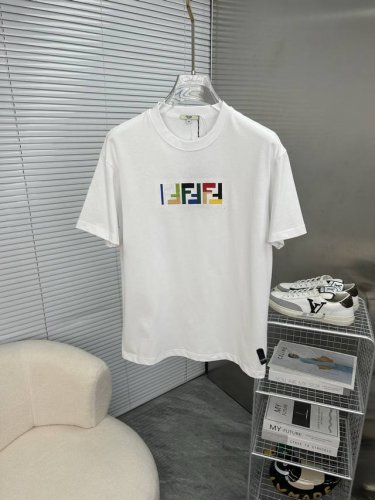 fendi芬迪 2025Ss春夏高品质情侣款短袖T恤，甄选高克重纯棉面料，工艺品级别，辅料顶真，车线做工符合精品要求，超级好搭配，落肩款，品质及剪裁设计都堪称一