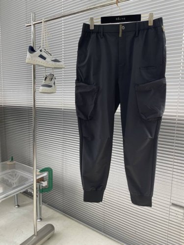 Y-3 2025春夏新款休闲裤 尺码：M-3Xl 版型：直筒收口休闲款 工艺：户外速工裤子 贴布工艺 上身舒适感强 推荐款