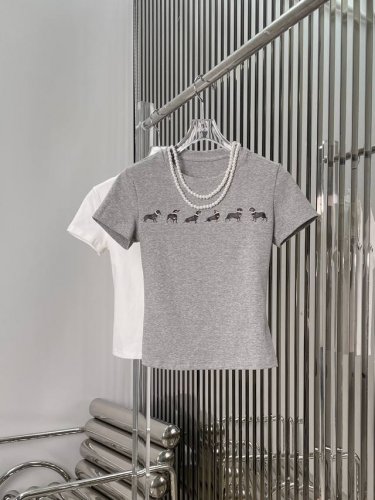 新款！最新Ma 25New 小狗珍珠项链装饰T恤。颜色：灰、白。尺码：Sml。