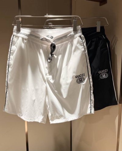 gucc*古家 2025春夏最新系列基础圆领男女同款休闲短裤，男女同款！贸易公司渠道稀出，同步官网发售 ！ 新时尚元素设计！字母Logo图案刺绣设计！为全新系列