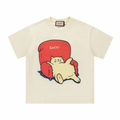 款号 354 gucci新品 无感印花 高克重短袖 选用客供定制针织100%纯棉面打造,面料手感细腻 厚实有质感的纯棉布 高密度的机织工艺 如棉絮般柔紧致舒适