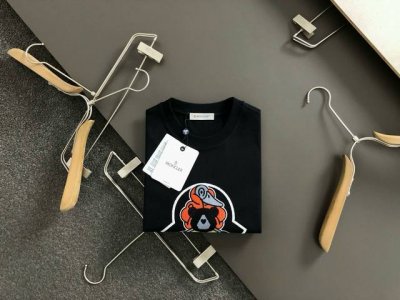 mon*合身版型M-Xxxl 25春夏顶级黑色卡通刺绣款重磅经典短袖，精致工艺专柜面料，顶级元素融合打造，经典短袖3标齐全，潮男时尚，无论是上身舒适度还是都是无