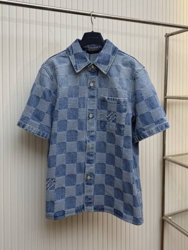 lv 路易棋盘格珍珠扣牛仔短袖 Size：S M L Xl