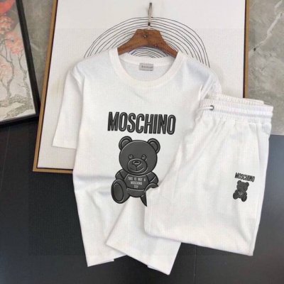 直 品牌 Moschino莫斯奇诺 2025新款男士短袖短裤套装！官网同步销售！市面高端版本！手感细腻柔软！让你穿着更加舒适！立体裁剪版型超赞！尺码:M-5Xl