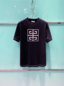 纪梵希 2025夏装新款男女同款短袖T恤，！定制专属纯棉面料，定制原版工艺螺纹，胸前重工字母Logo工艺设计！简约大方，从容百搭，档次极高，完美融入时尚还有风情