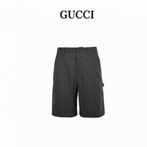 gucci 古驰 25Ss 满印老花提花套装短裤 Gucci新款早春系列以现代视角焕新诠释品牌经典设计元素和精致图案。这款短裤甄选黑色经典Gg帆布打造，为您的衣