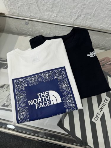 the North Face 北面 25Ss Tnf经典后背腰果花印花情侣短袖T恤 小红书热门爆款，明星网红同款穿搭，男女日常通勤穿搭必备单品！ 高品质260克