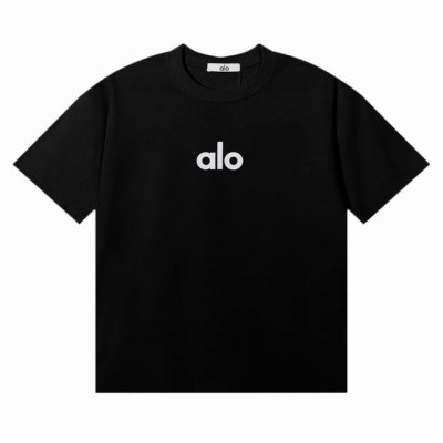 Alo简约印花字母短袖！黑色穿搭太休闲日常了！真的！谁穿谁好看！日常真的很好驾驭！爱了 宽松休闲就很适合日常穿，为夏天做足准备～ 从这件T恤子开启Ootd 简简