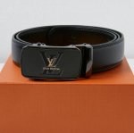原单路易威登Louis Vuitton磨砂自动平滑扣高品质皮带 经典中的经典款式 话不多说 直接看实拍图 真的超有质感 好东西不是靠嘴说的哈 Lv独特的气场 标