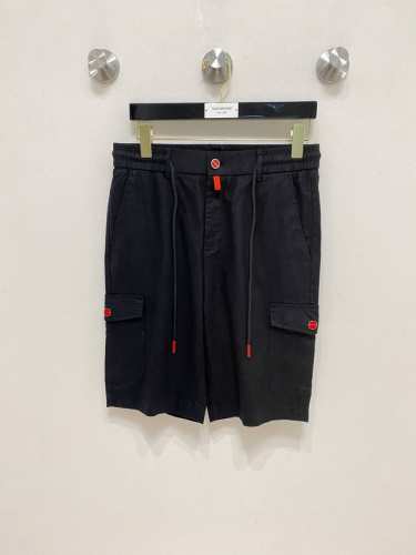 调价 Kiton 三标齐全 2025夏季新款男士休闲短裤，高级定制面料透气面料 透气弹力舒适度极高，细节无可挑剔，顶级辅料配备，原版Logo设计理念，手感细腻柔