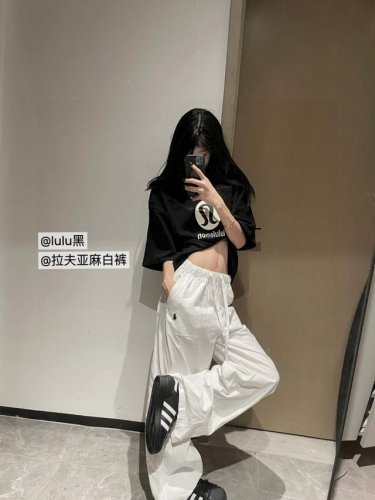 拉夫劳伦肤阔腿裤 超级舒服 拉夫亚麻白裤 慵懒遛弯太有品啦 白裤子做了内衬不用担心漏内内印 这个夏天一定要拥有的一条白裤子 ！ 肌理凉爽面料 垂感无敌面料很舒服