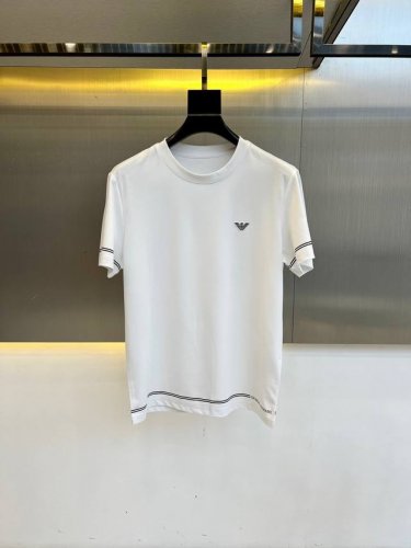 Arm阿玛尼、2025新款男士徽标Logo短袖T恤。莫代尔氨纶混纺面料。贴身无敌舒适。简约垂直圆领短袖版型，对版纸样开发极简直身剪裁，针织材质具有一定延展性能，