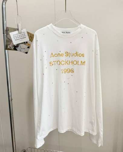 品名：Ance*Studio限定烫钻金色1996印花长袖 尺码：M.L 颜色：白色 发财宅女同款，近期咨询率最高，低调的美腻闪耀无界限。这件真的是艺术品，人群中