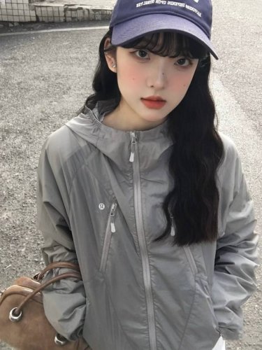 露露乐檬 Lululemon 被追问无数次！Lululemon 这件防晒衣神了 宝子们，夏日将至，阳光渐烈，Lululemon 2025 新款户外薄款防晒衣重磅