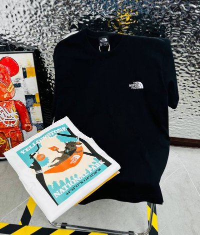 The North Face 北面25夏季新款印花休闲宽松情侣款 短袖T恤Dt1011 细节:版本一比一复刻，吊牌 领标 水洗。带Nfc芯片识别 面料：采用40