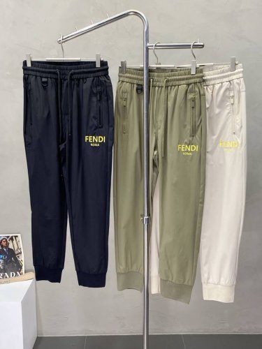 Fendi芬迪独家专供新款春夏休闲裤 高端版本！专柜定制面料 透气舒适度高，细节无可挑剔。品牌元素设计理念，体现高品质。手感细腻柔软！呈现休闲裁剪，上身版型超赞