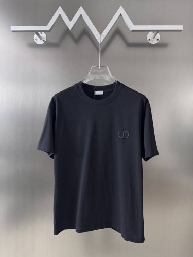 Dior 迪奥2025Ss春夏短袖T恤新款 胸前立体Cd字母进口田岛刺绣工艺，细节到位，Over Size版型，采用280克双股双纱全棉面料，经过洗水处理，手感
