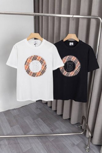x040 25Ss Burberry 新款T恤,采用260克双纱纯棉面料 ,胸前大字母Logo彩用进口中东烫钻工艺，品质品相都是最完美的，全高档大方 时尚无比