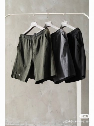 Arctryx24Ssgammaquickdryshort系类户外速干徒步休闲短裤！ 这款短裤具有多项功能,是徒步、攀岩、沙滩、滑翔、漂流、登山、自驾游、郊游和