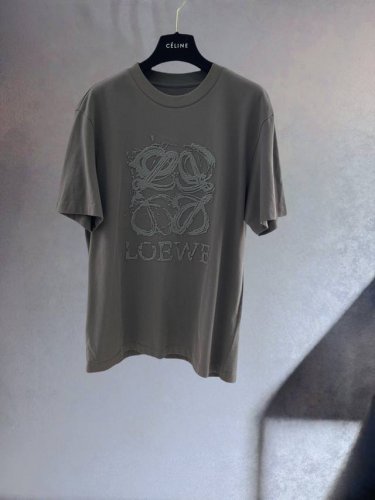 loewe 罗意威 25Ss新款春夏短袖 最高版本客供定制高端240克重纯棉面料 简单时尚款，配色超级好看！经典Logo的设计 简单大方的款式！满满的高级感，四