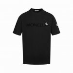 款号C11 Moncler 蒙口2025Ss新款标志性字母Logo植绒 章仔Logo手臂 Moncler标识点缀于胸前 仿佛艺术家的灵魂印记 辨识度拉满 低调中