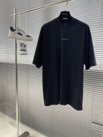 P250 -Balenciag Back烫钻短袖 采用230克高支紧密潮牌棉 以及配套1*1 320克十字罗纹 手感柔软 舒适贴肤 饰以Balenciaga B