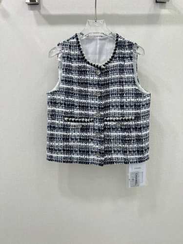 P470Chan*L 小香25 早春新品背心马甲外套 定制编织软花呢面料，气质短款版型上身绝绝子！气质名媛优雅又高级！版型上身巨显瘦！白富美必备高级单品！100