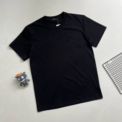 Calvin Klein25Ss刺绣Logo短袖！ 定制面料,手感柔软舒适，清爽透气，舒适性很好！ 胸前立体刺绣工艺,经典简约款型，时尚百搭款型！ 简单配色，简