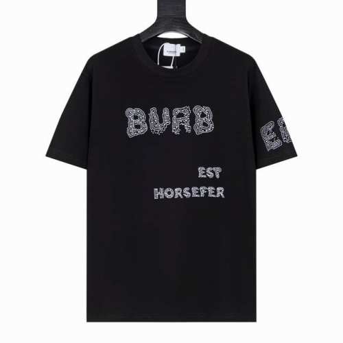 Burberry 巴宝莉 25Ss新款短袖，最高版本重工艺经典刺绣Logo图案，高标准定制，上身非常有型，客供进口高档280克纯棉面料质感非常细腻，细节工艺精湛