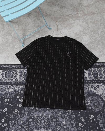 款号F39 Lv louis Vuitton 路易威登 2025Ss烫钻短袖T恤 louis Vuitton法国路威酩轩集团-Lvmh旗下品牌 著名奢侈品箱包和