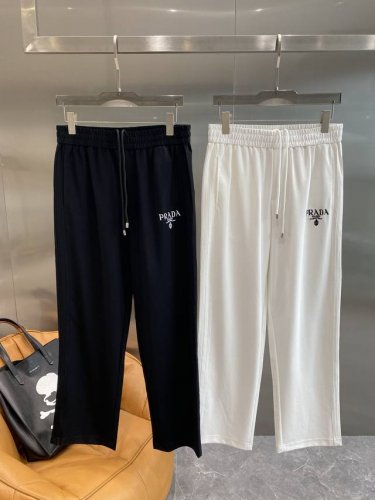 普家 普拉达休闲裤 夏日简约奢华之选 经典又大气 裤腿上精致的 prada 品牌标识 低调中尽显奢华质感 彰显出独特的时尚品味 面料舒适柔软 M-3Xl 隔天