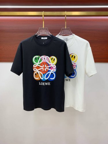Loewe 罗意威 单穿打底都是首选 高定面料 认准袖子下摆是无痕修袖 240克纯棉 2025春夏新品短袖时尚经典圆领短袖时尚单品设计，更加时尚舒适，高标准定制
