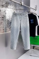芬迪 2025新品，原单牛仔裤 原版重工打造，品牌经典Logo设计，三标齐全！原版五金辅料。专柜定制牛仔面料，完全对版专柜，欢迎专柜试穿后再购买，好货不怕比。码