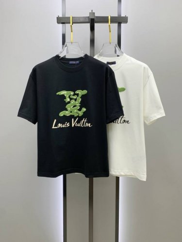 Sslv纯棉最新面料经典标识图案Logo时尚简约潮流短袖 最顶级的品质专柜原单短袖 顶级制作工艺进口面料 专柜款独特设计 采用进口高端订制面料 官网在售 面料版