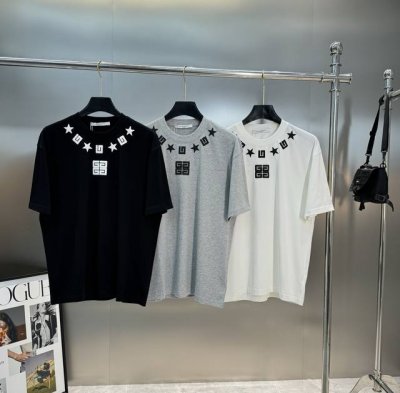 Givench*Y 纪梵希2025Ss新款款印花短袖T恤，男女同款！25春夏新款的百搭单品！领口经典品牌图形五角星以其简约而精致的设计，再次向时尚界展示了这个经