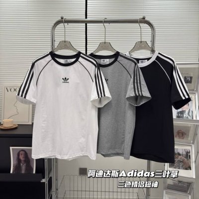 Adidas2025年夏季新款情侣款三条杠织带条设计三叶草小三叶经典刺绣Logo短袖T恤！情侣款男女同款宽松版型！阿迪达斯三叶草男女透气短袖圆领休闲短袖T恤男士