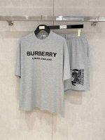 25Ss Burberry 巴宝莉 重磅圆领短袖T恤短裤套装 选用 克双纱平织棉面料打造 重工刺绣工艺 男女同款 码数 S-Xl 颜色 黑色 白色 花灰色 尺码