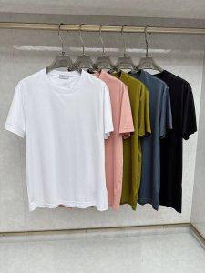 迪奥 2025新款；春夏新款短袖，面料控必入款-采用进口高密度皮专柜定制皮马棉，质地温儒柔软 细腻柔软 上身自然是舒适 吸汗柔软细腻，不变形不起球，整体的工艺车