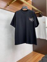 巴黎世家 Xs-L 阔版 2025春夏Aw新品，时尚休闲圆领短袖T恤，专柜同步有售，原单狠货，进口原版面料，手绘工艺极度复杂，视觉相当雅致时髦，高贵而优雅，从主