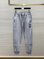 FENDI 芬迪，2025春冬最新品，专柜同步有售，原单狠货，时尚休闲裤，进口原版面料，独特设计，上身舒适透气，顶级刺绣工艺字母图案装饰logo，原版五金辅料装