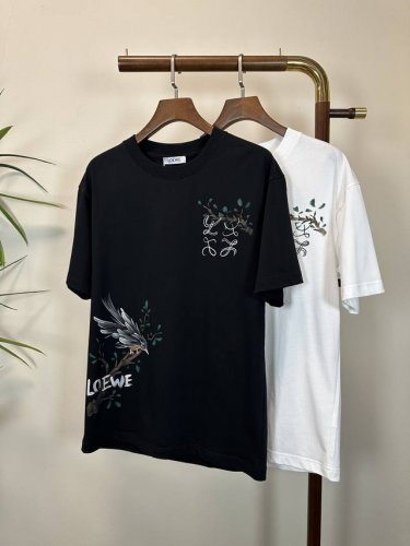 loe 罗意威 2025新款 圆领 短袖 T恤 高端版本！专柜定制面料 透气舒适度高，细节无可挑剔，品牌元素设计理念，体现高品质。手感细腻柔软！呈现休闲裁剪，上