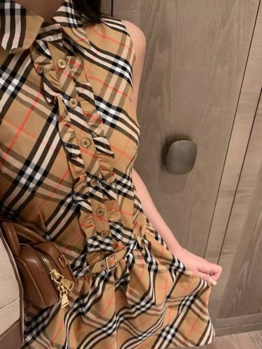 burberry 巴宝莉Bbr纯棉格子翻领背心连衣裙配腰带 款号 25670505406 颜色 图片色 尺码 Sml s码80-95斤 m码95-110斤 l码