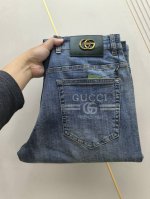 古奇。阔腿裤 2530春夏最新推出男士宽腿牛仔裤新品！重工水洗牛仔面料，定制面料和一般牛仔布料比起来，更加柔软舒适！超重工洗水工艺 双工艺洗水 整条裤子，手感舒